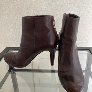 Women's high heel bootie in dark brown leather-9M